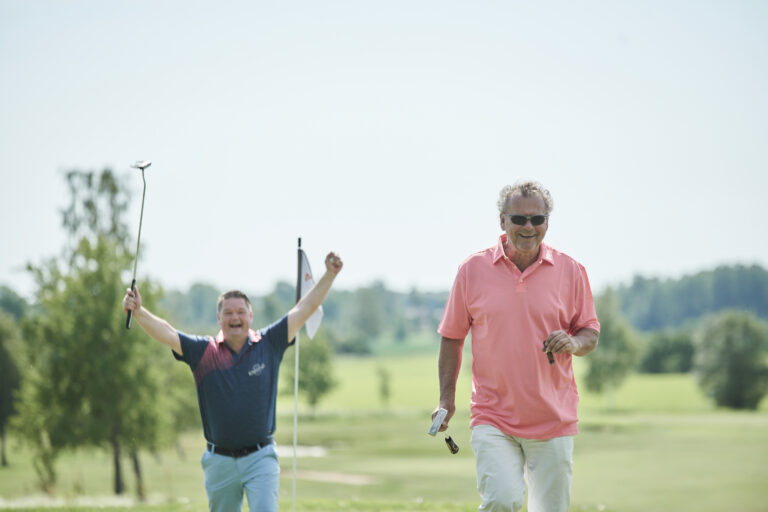 Boka golfpaket till årets pris och få extra greenfee!